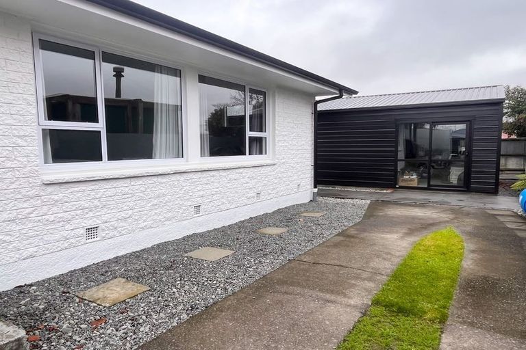 Photo of property in 16 Daniels Road, Redwood, Christchurch, 8051