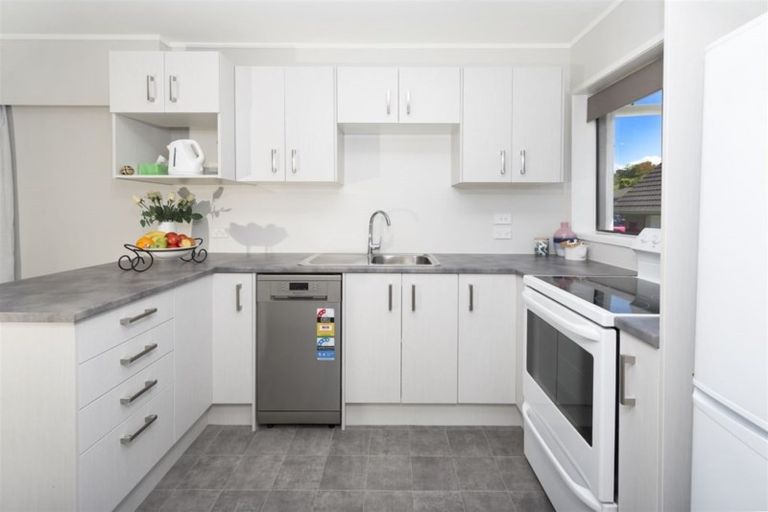 Photo of property in 1/20 Gladys Avenue, Glenfield, Auckland, 0629