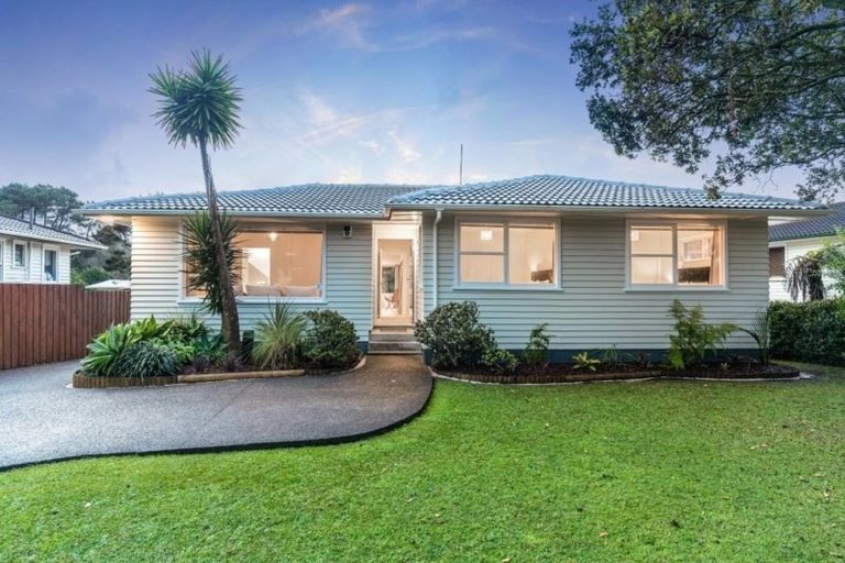 Photo of property in 9 Pendlebury Street, Green Bay, Auckland, 0604