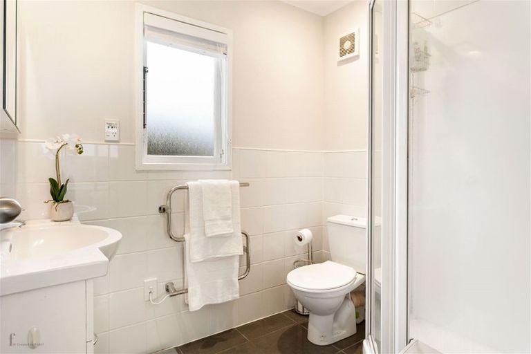 Photo of property in 74 Ferry Parade, Herald Island, Auckland, 0618