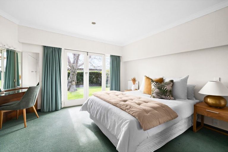Photo of property in 16 Howard Road, Taradale, Napier, 4112