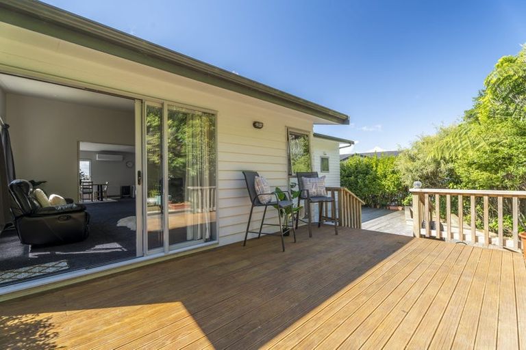 Photo of property in 35 Meadowcroft Grove, Johnsonville, Wellington, 6037