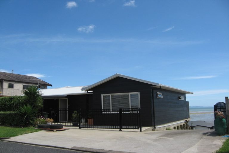 Photo of property in 28a Crispe Road, Clarks Beach, 2122