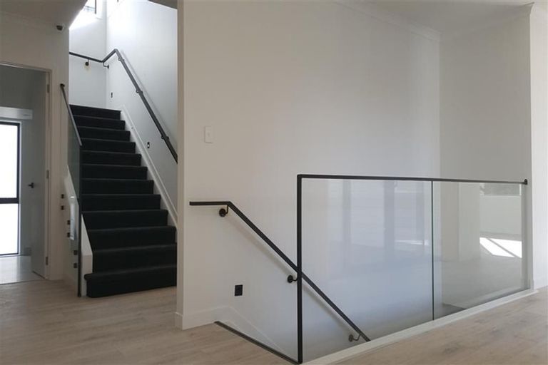 Photo of property in 8 Newport Place, Forrest Hill, Auckland, 0620