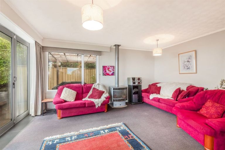 Photo of property in 30 Poto Road, Normandale, Lower Hutt, 5010