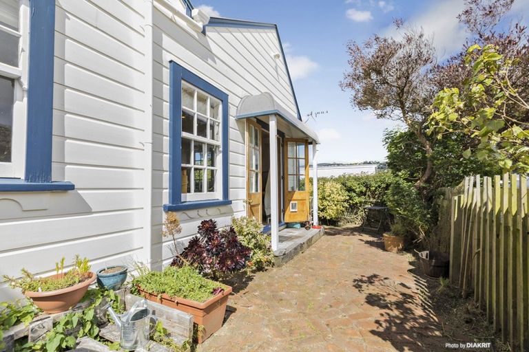 Photo of property in 15 Herald Terrace, Berhampore, Wellington, 6023