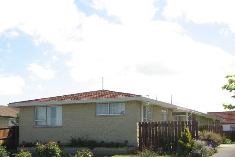 Photo of property in 2/7 James Condon Place, Redwood, Christchurch, 8051