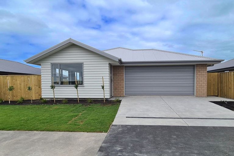 Photo of property in 62 Broadway Parade, Rolleston, 7615