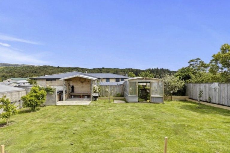 Photo of property in 118 Milton Terrace, Picton, 7220