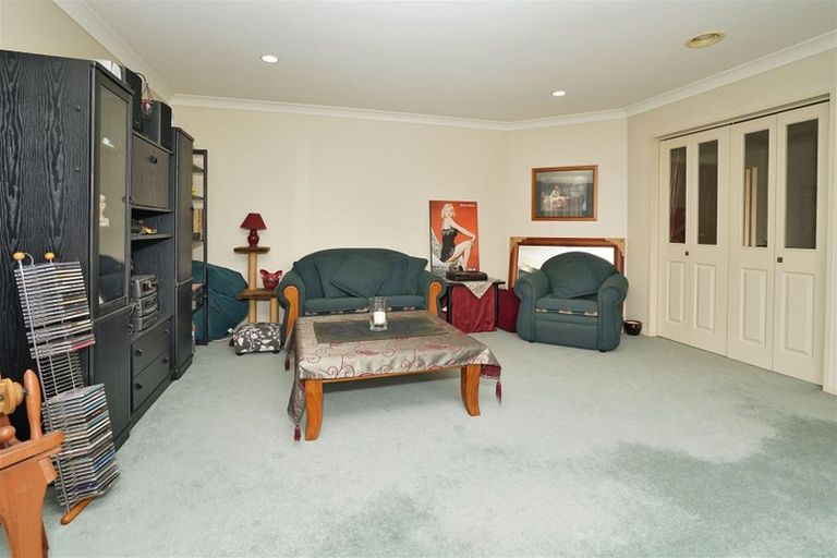 Photo of property in 17 Highgrove Drive, Grandview Heights, Hamilton, 3200