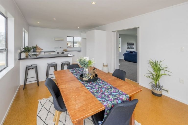 Photo of property in 6 Highbury Drive, Levin, 5510