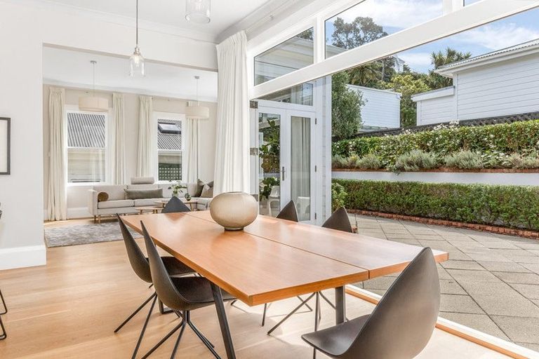 Photo of property in 22 Plunket Street, Kelburn, Wellington, 6012