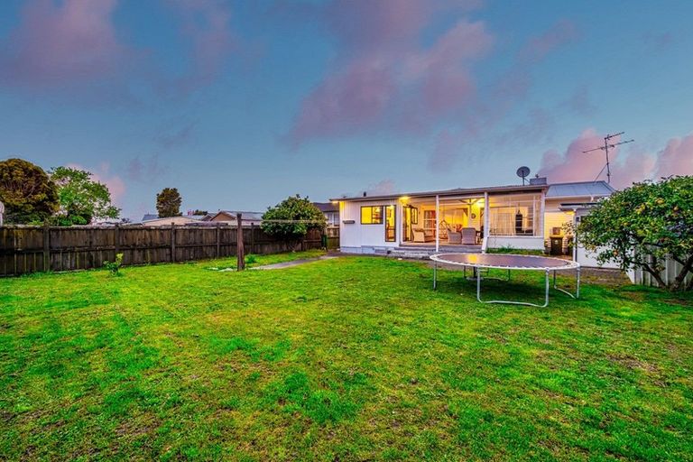 Photo of property in 92 Edgewater Drive, Pakuranga, Auckland, 2010