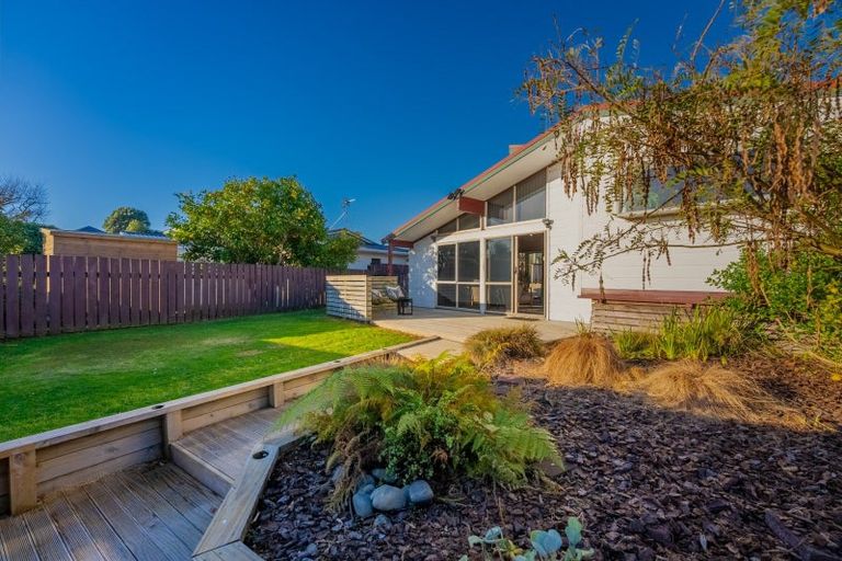 Photo of property in 3 Veale Road, Frankleigh Park, New Plymouth, 4310