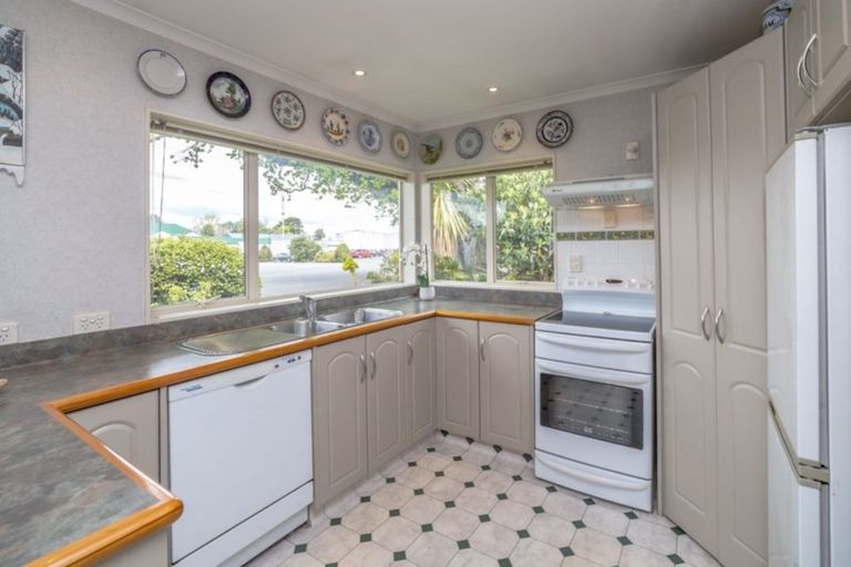 Photo of property in 10 Oak View Place, Greytown, 5712