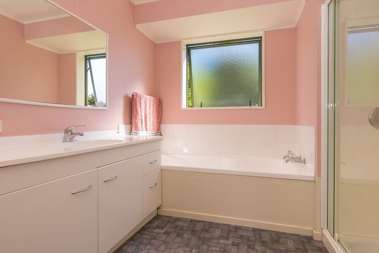 Photo of property in 76 Joyce Road, Hampden, 9410