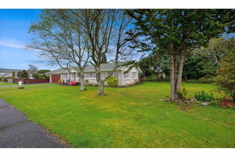 Photo of property in 1 Totaravale Street, Pukehangi, Rotorua, 3015