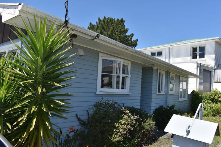 Photo of property in 25 Amundsen Grove, Stokes Valley, Lower Hutt, 5019
