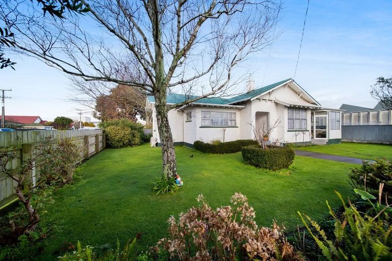 Photo of property in 17 Grey Street, Hawera, 4610