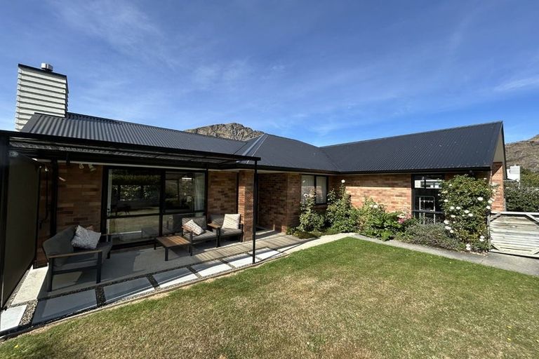Photo of property in 15 Sew Hoy Lane, Arthurs Point, Queenstown, 9371