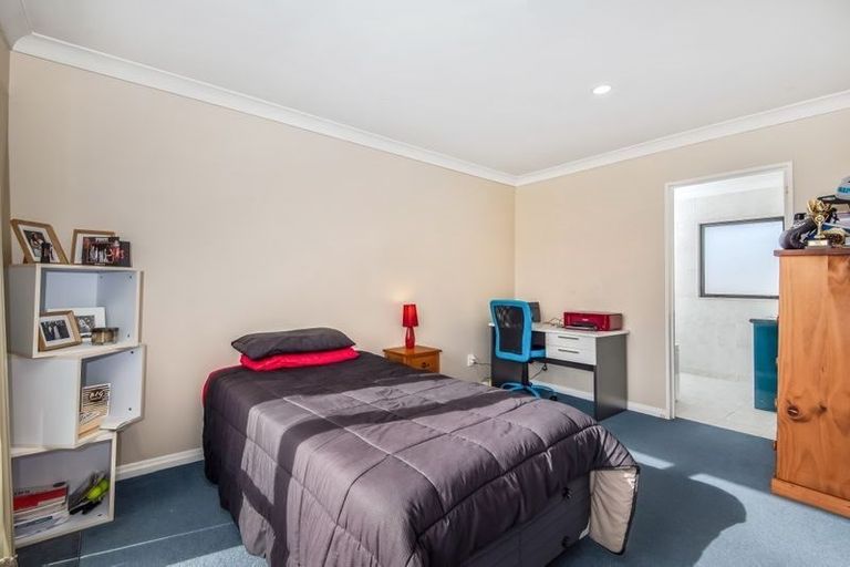 Photo of property in 2/49 College Road, Northcote, Auckland, 0627