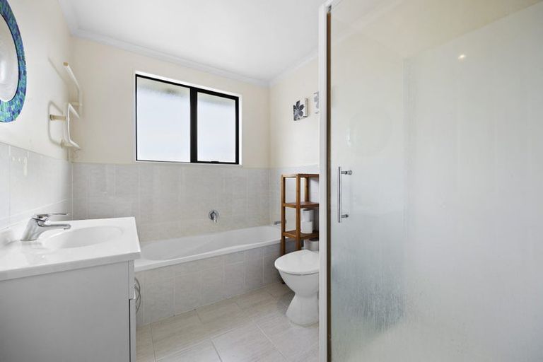 Photo of property in 21 Cartmel Avenue, Massey, Auckland, 0614