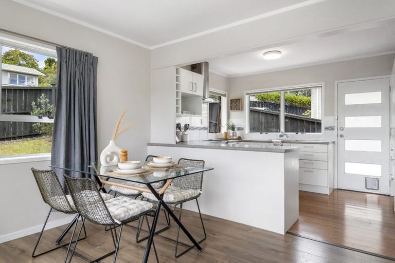 Photo of property in 1/30 Acacia Road, Torbay, Auckland, 0632