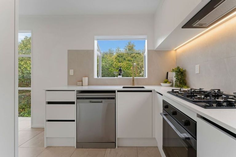 Photo of property in 13a Becroft Drive, Forrest Hill, Auckland, 0620