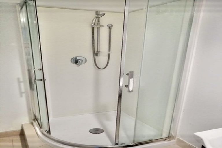 Photo of property in 10 Fowey Avenue, Te Atatu South, Auckland, 0610