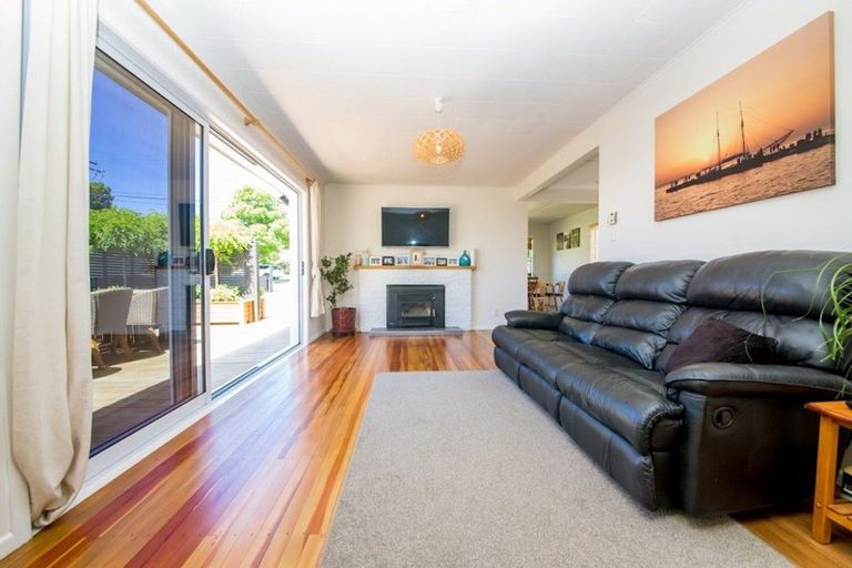 Photo of property in 64 Middle Road, Havelock North, 4130