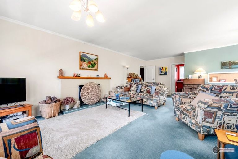 Photo of property in 18 Harewood Grove, Pinehaven, Upper Hutt, 5019