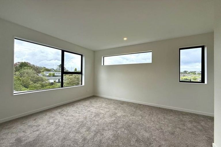 Photo of property in 19f Cedar Heights Avenue, Massey, Auckland, 0614