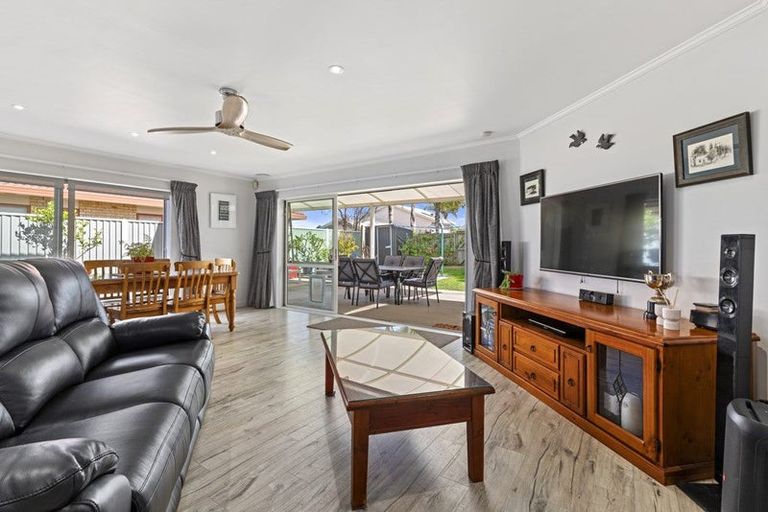 Photo of property in 26 Bundoran Way, Pinehill, Auckland, 0632
