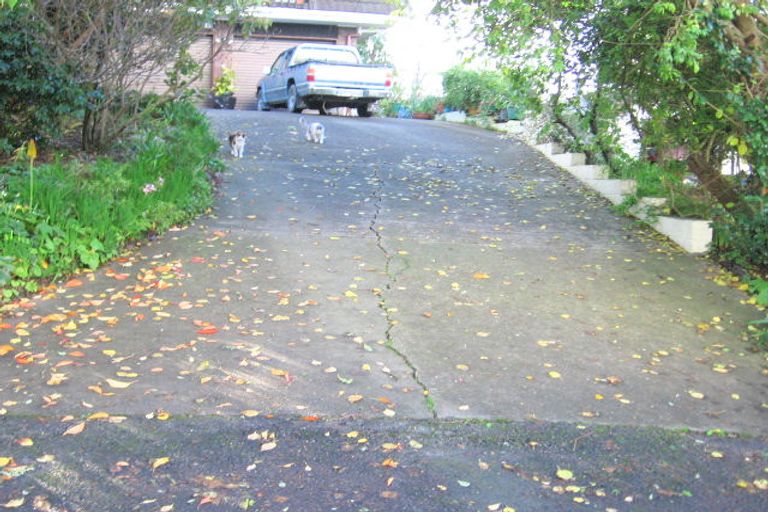 Photo of property in 114 Whangaparaoa Road, Red Beach, 0932