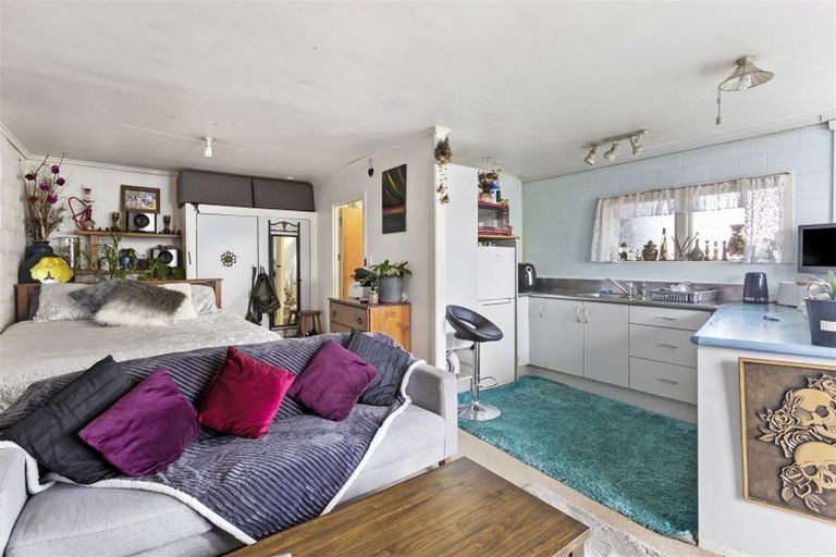 Photo of property in 339 Tukapa Street, Hurdon, New Plymouth, 4310