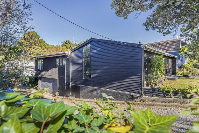 Photo of property in 44 Kahu Road, Paremata, Porirua, 5024