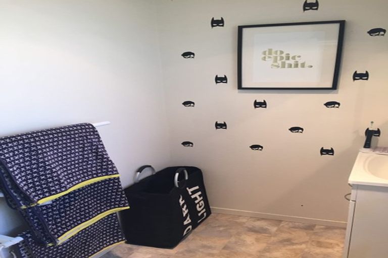 Photo of property in 20 Portsea Place, Chatswood, Auckland, 0626