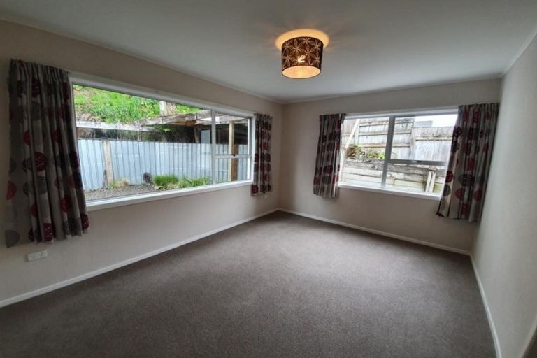 Photo of property in 13 Ambury Place, Merrilands, New Plymouth, 4312