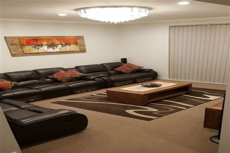 Photo of property in 2 Hirimate Place, Flat Bush, Auckland, 2019