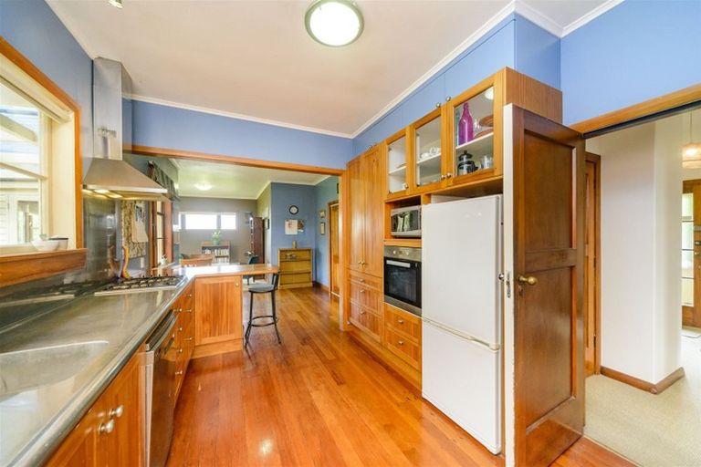 Photo of property in 11 Park Road, West End, Palmerston North, 4412