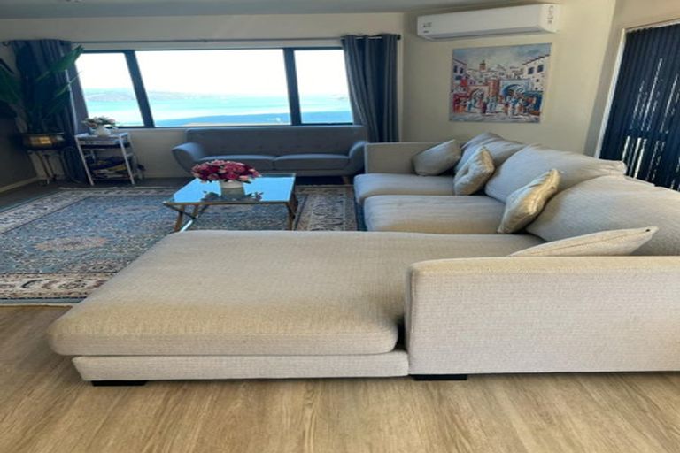 Photo of property in 75a Dress Circle, Newlands, Wellington, 6037