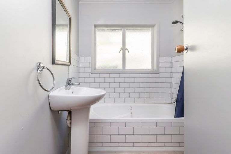 Photo of property in 26 Collins Avenue, Tawa, Wellington, 5028