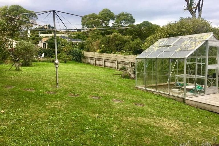 Photo of property in 34 Ranui Terrace, Tawa, Wellington, 5028