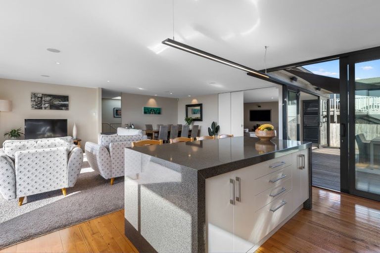 Photo of property in 3 Pine Avenue, Otumoetai, Tauranga, 3110