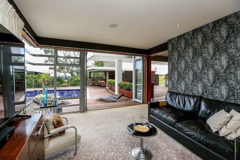 Photo of property in 531 South Road, Omata, New Plymouth, 4374