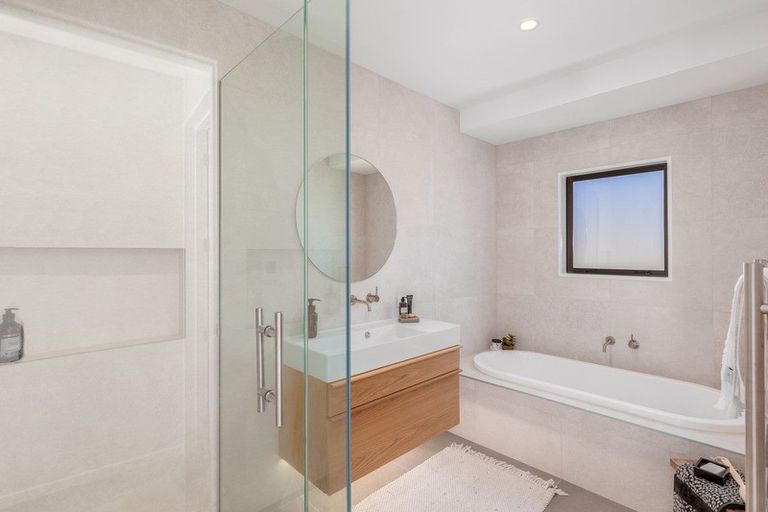 Photo of property in 60 Major Hornbrook Road, Mount Pleasant, Christchurch, 8081