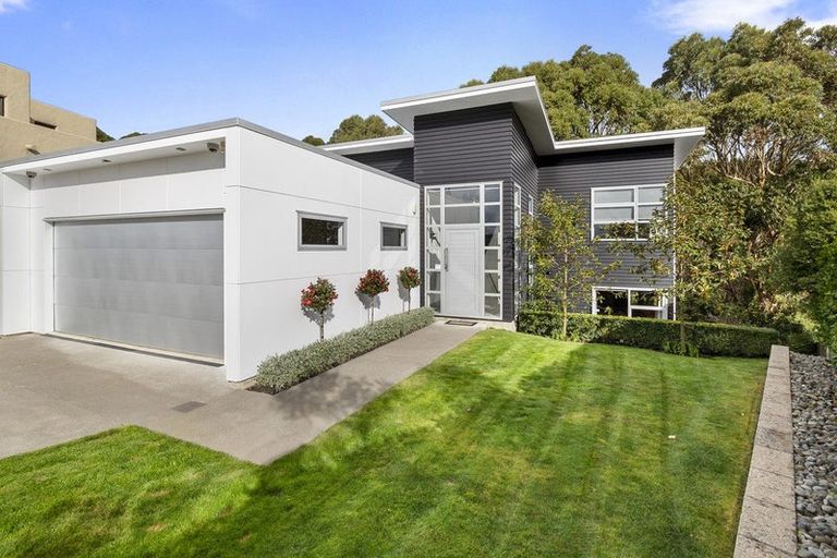 Photo of property in 42 Ruapehu Drive, Fitzherbert, Palmerston North, 4410