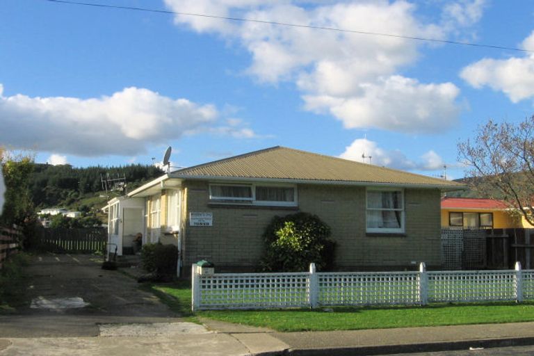 Photo of property in 2/56 Konini, Wainuiomata, Lower Hutt, 5014