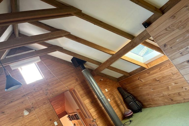 Photo of property in 14 Taungata Road, York Bay, Lower Hutt, 5013