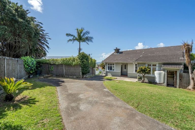 Photo of property in 16 Hinemoa Terrace, Birkenhead, Auckland, 0626